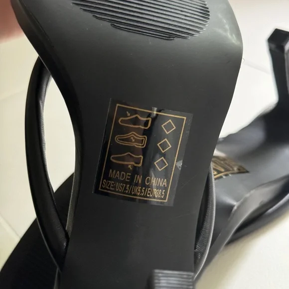 NWOT Black Flip Flop Heel Sandals - Picture 7 of 8